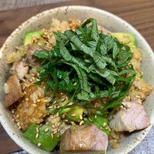 楽ラク手抜キッチン🐶🐾の作ってみた!投稿(ショウガを効かせた「マグロとアボカドの釜飯」)