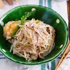 重ねて蒸すだけ♪『豚バラもやしの重ね焼き＊おろしポン酢がけ』