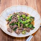 牛肉とどっさりレタスのオイスター炒め