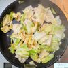 カリカリ豚と焼きキャベツの和風レモンだれ│ワンパンで簡単！の工程5