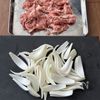 ご飯がすすむ♪【新玉ねぎと豚こまの濃厚コクうま炒め】の工程1