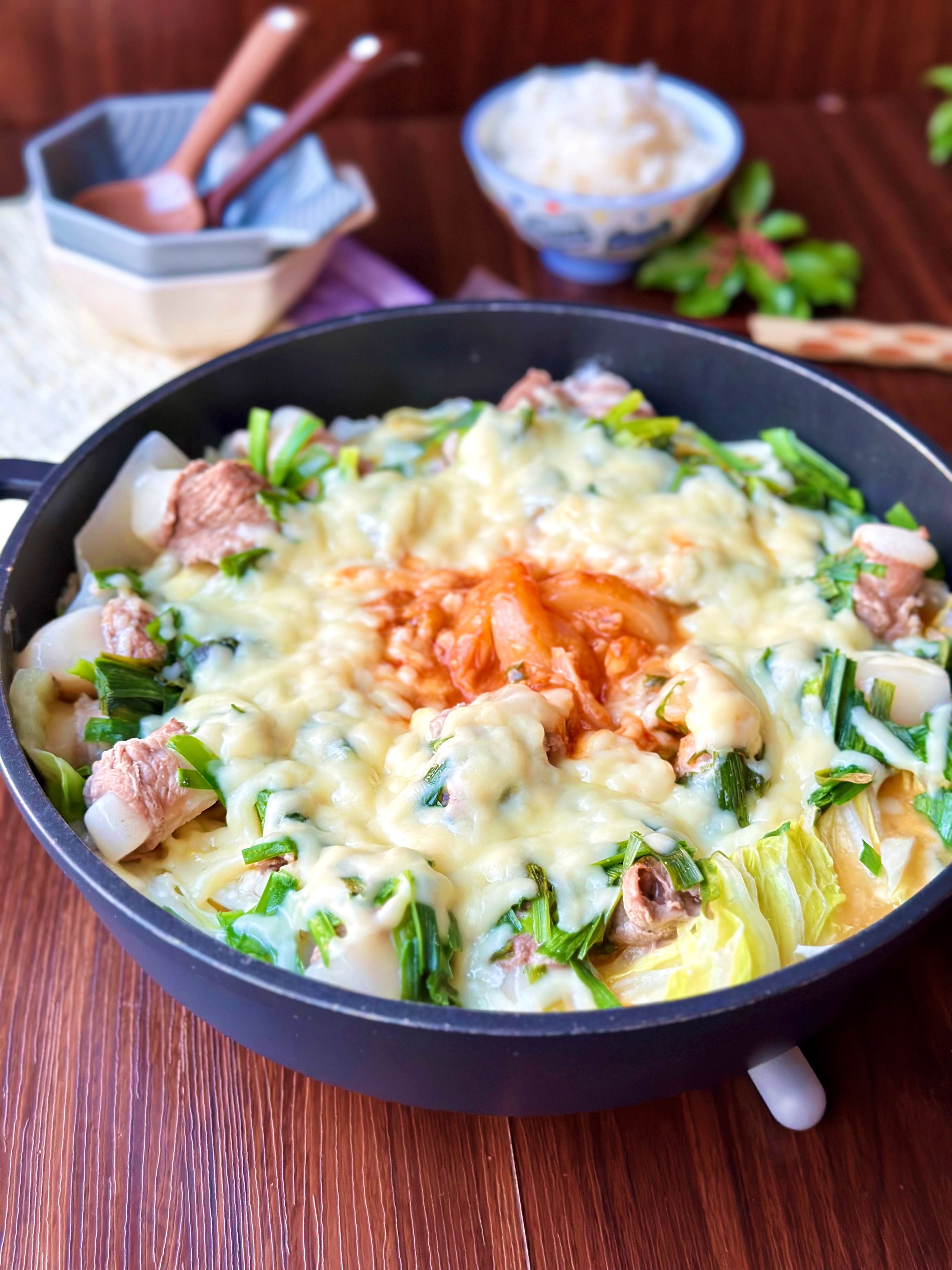豚こま肉巻き餅チーズタッカルビ鍋】節約/餅消費 | レシピサイトNadia