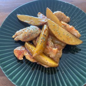 こむぎの作ってみた!投稿(ワンパン10分！【鶏むね肉とじゃがいもの甘辛バター醤油炒め】)