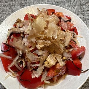 楽ラク手抜キッチン🐶🐾の作ってみた!投稿(【トマトの白だし塩昆布和え】トマトを美味しく消費！)