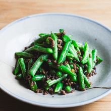 旬の食材で体に元気を。インゲンのニンニク炒め。