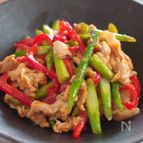 ご飯がすすむ！豚こまとアスパラの甘辛味噌炒め