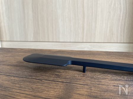 先端が浮いて作業台に直置きできる