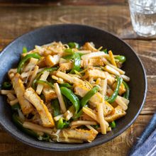 厚揚げのチンジャオロース。肉なし！食欲をそそるベジおかず。