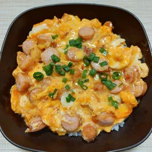 よっこの作ってみた!投稿(【とろたまウインナー丼】包丁不要！)