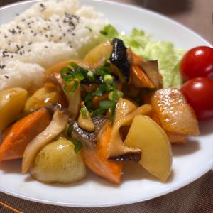 えみりんの作ってみた!投稿(お弁当にも◎♬︎【鮭とじゃがいものバタポン照り焼き】)