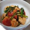 まゆのの作ってみた!投稿(【さっぱりにらトマトだれチキン】10分でワンパン鶏むねおかず)