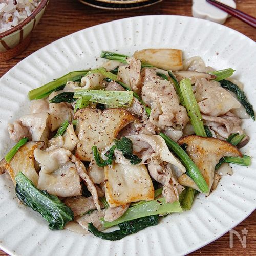 ご飯がすすむ!豚バラと小松菜のとろ旨しょうが炒め