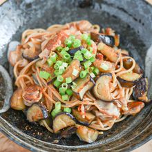 がっつり食べよう！豚バラ肉とナスのポン酢バターパスタ