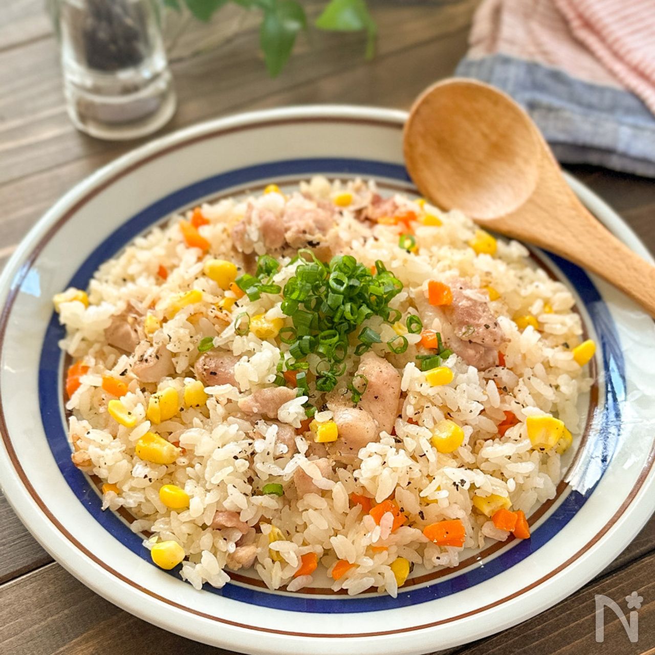 【炊飯器だけ♡鶏肉とコーンのガリバタ醤油ピラフ】時短で絶品に | レシピサイトNadia