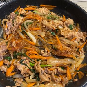 1053648の作ってみた!投稿(【戻し不要！革命的な味】フライパン1つ豚こま肉のチャプチェ)