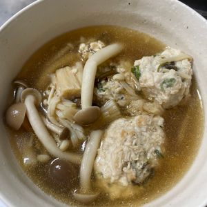 しょうこの作ってみた!投稿(【肉団子ときのこのぽかぽかスープ】お鍋1つで完成！包丁不要◎)