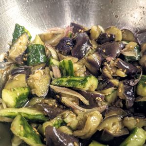 ヒロモチの作ってみた!投稿(レンチンなすときゅうりのさっぱり中華風)