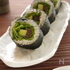 お酢を使わない！ラップで簡単！野菜たっぷりポキの巻きずし