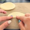 〖 大人気 〗餃子の皮のとんがりクリチ - 秋の新作３種 -の工程1