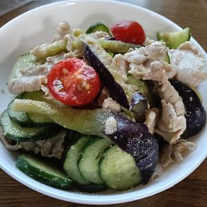 ぽぽペの作ってみた!投稿(夏野菜たっぷり《ごま酢冷しゃぶサラダ》)