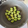 【そら豆のぺぺロン炒め】手が止まらないやみつきおつまみ!の工程2
