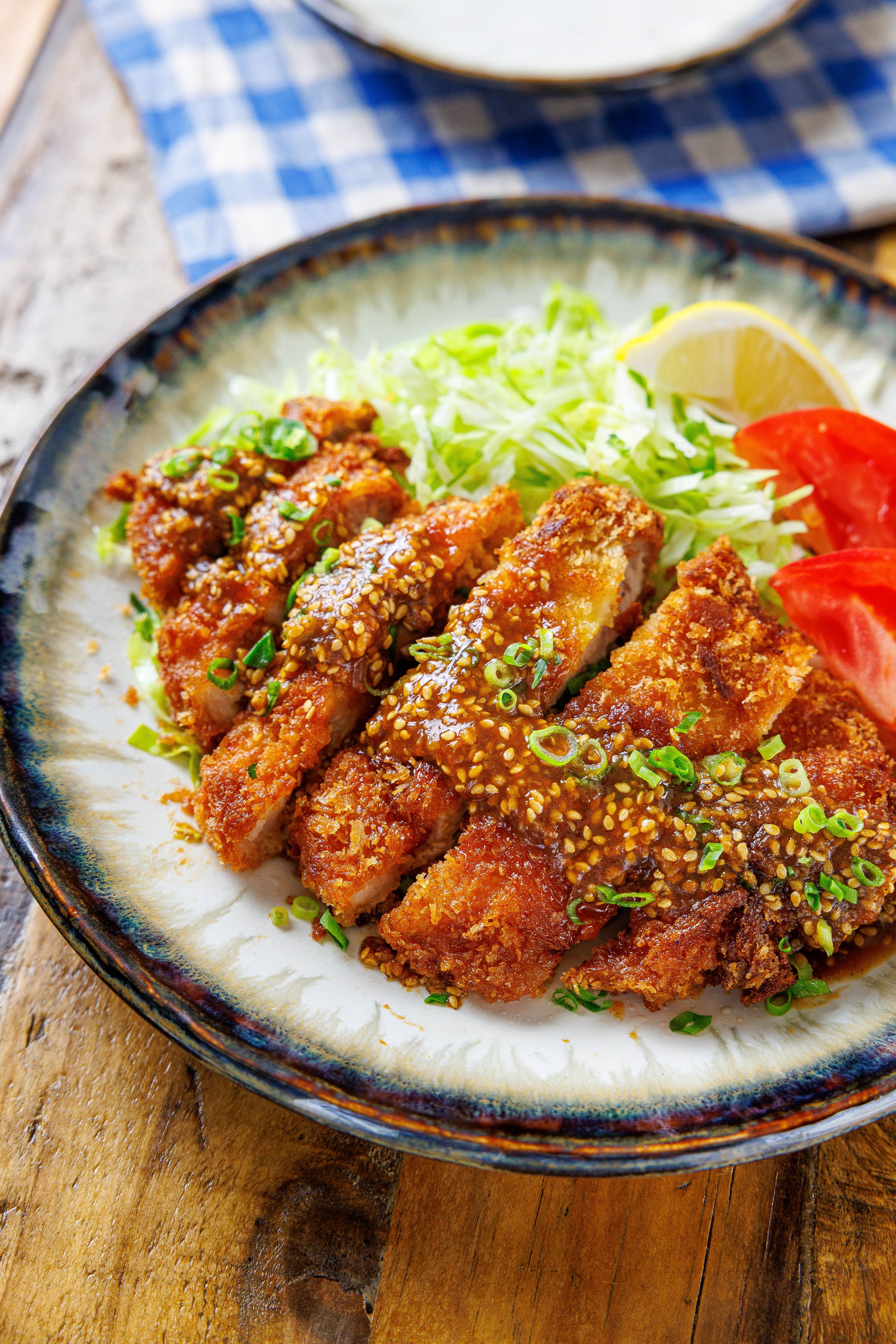 サクサク衣！本当は秘密】豚ロースのとんかつ濃厚ごま味噌だれ