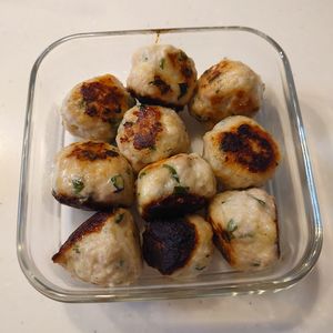 ヒラメの作ってみた!投稿(【とろ～りチーズの豚こま団子】味噌味で止まらない♪)