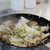 病みつき注意!材料2つで簡単【豚こまキャベツのガリバタ炒め】の工程8