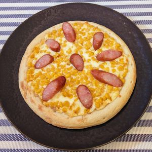 𝔂𝓾𝓶𝓲🍓の作ってみた!投稿(コーンたっぷりガーリックマヨピザ♪市販のピザ生地で簡単!)