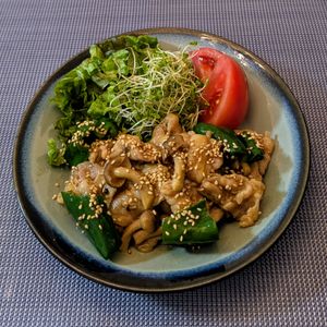 𝔂𝓾𝓶𝓲🍓の作ってみた!投稿(豚肉とピーマンときのこのオイスター炒め)