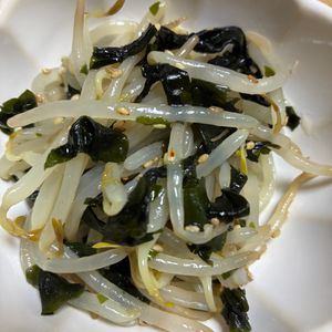 tomo🤗の作ってみた!投稿(耐熱ボウル1つで完結！わかめともやしのナムル風和え)