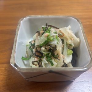 こむぎの作ってみた!投稿(抱えて食べたい♡『ツナ塩昆布 de かぶの無限サラダ』)