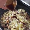 簡単、ヘルシー《ザク切りキャベツとひき肉のお好み焼き風炒め》の工程4