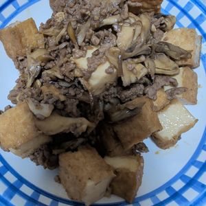 1313161の作ってみた!投稿(ワンパン10分！【厚揚げ×きのこそぼろ炒め】甘辛染みジュワ♩)