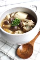 鶏団子ときのこの和風スープ