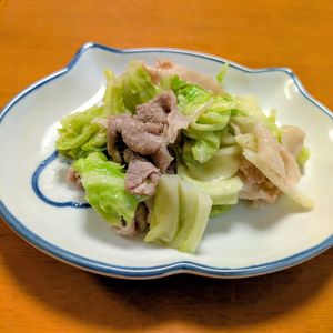 ゆきまる🐬🫧の作ってみた!投稿(材料2つ☆豚こまキャベツの簡単旨塩炒め。)