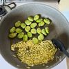 【そら豆のぺぺロン炒め】手が止まらないやみつきおつまみ!の工程3