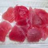 マグロときゅうりの素麺和えの下準備
