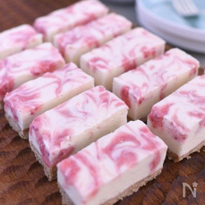 いちごバターレアチーズケーキ