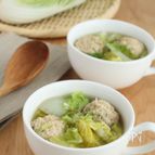 ねぎ入り鶏団子と白菜のコンソメスープ