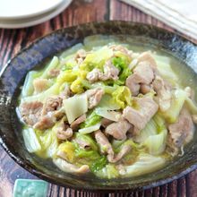 飽きない美味しさ♡豚こまと白菜のとろ〜り旨塩炒め煮