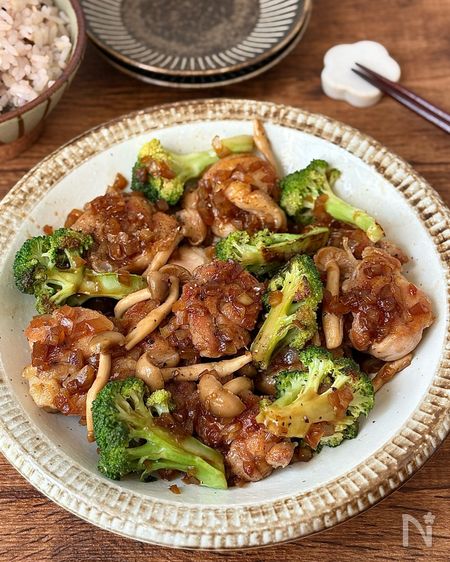 鶏もも肉とブロッコリーのオニオンソースがけ
