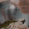 【10分でできる野菜の副菜】鶏ささみとアボカドの柚子胡椒和えの工程3