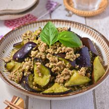 なすと豚ひき肉のバジルみそ炒め│脱マンネリ！10分絶品おかず