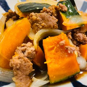 ちひろの作ってみた!投稿(お惣菜屋さん風《かぼちゃと新玉♡こってりそぼろ煮》)