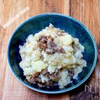 ご飯のおかずにもなる「甘辛肉ポテトサラダ」