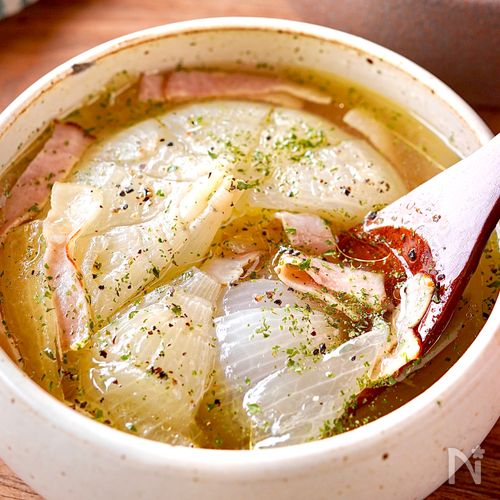 【丸ごと新玉ねぎのスープ】とろ甘♡旨みも栄養も丸ごとぎゅっ♩