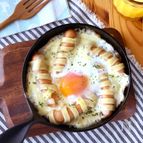 冷凍フェットチーネで巻き巻きウインナーと半熟卵のチーズ焼