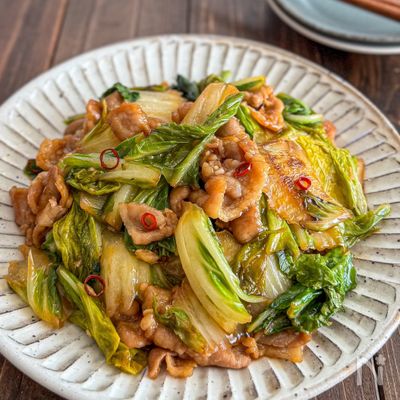 白菜と豚バラの《甘辛♡にんにく醤油炒め》