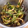 セロリの美味しい食べ方1位☆🤩☆セロリと大葉の塩昆布和え♪の工程2